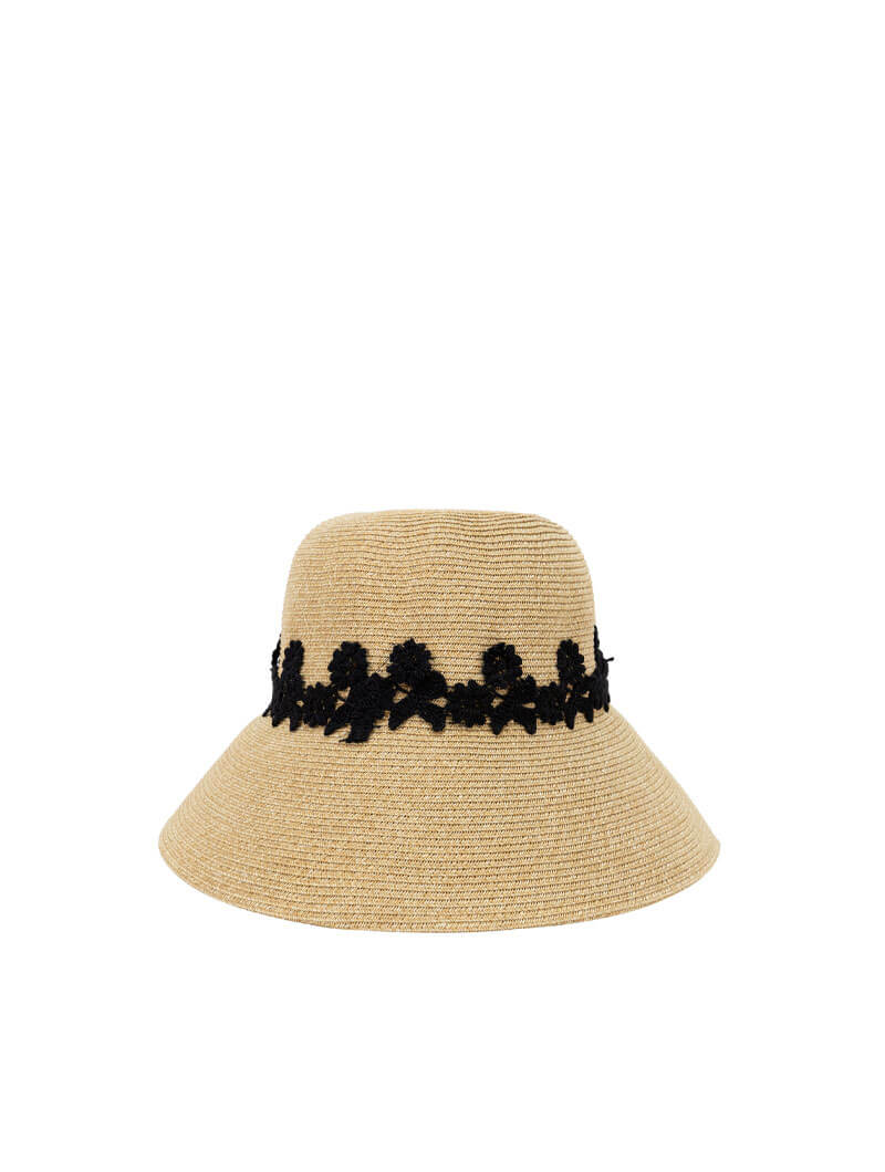 Chapeau en paille à détails en dentelle